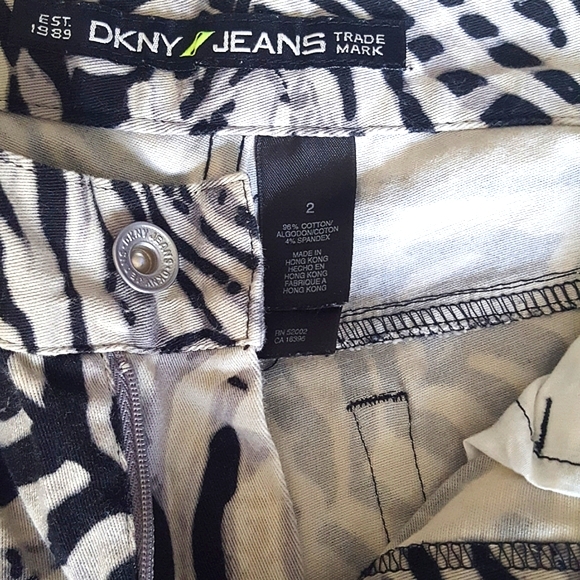 DKNY Denim🌾Vintage🌾Zibra Print Jeans Pants| High Rise| Straight Leg - Picture 7 of 9
